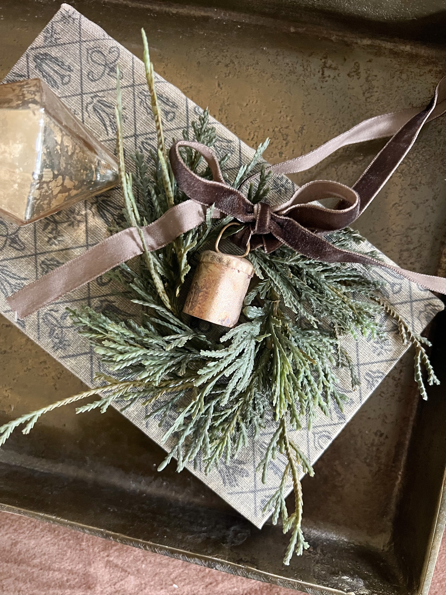 DIY mini wreaths for pictures, back of chairs, or frames 

#LTKstyletip #LTKhome #LTKHolidaySale