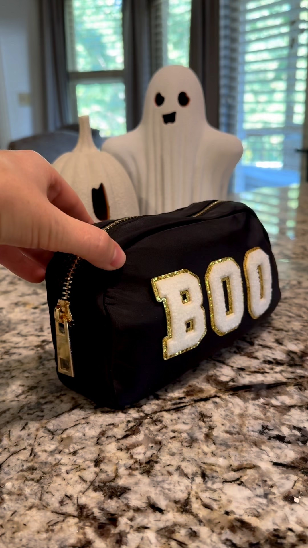 Let’s make a Beauty Bag Boo Basket! Fall Beauty, makeup, body spray, Halloween socks, earrings #Boo #halloween #gift #makeup #beauty 



#LTKBeauty #LTKHalloween #LTKU