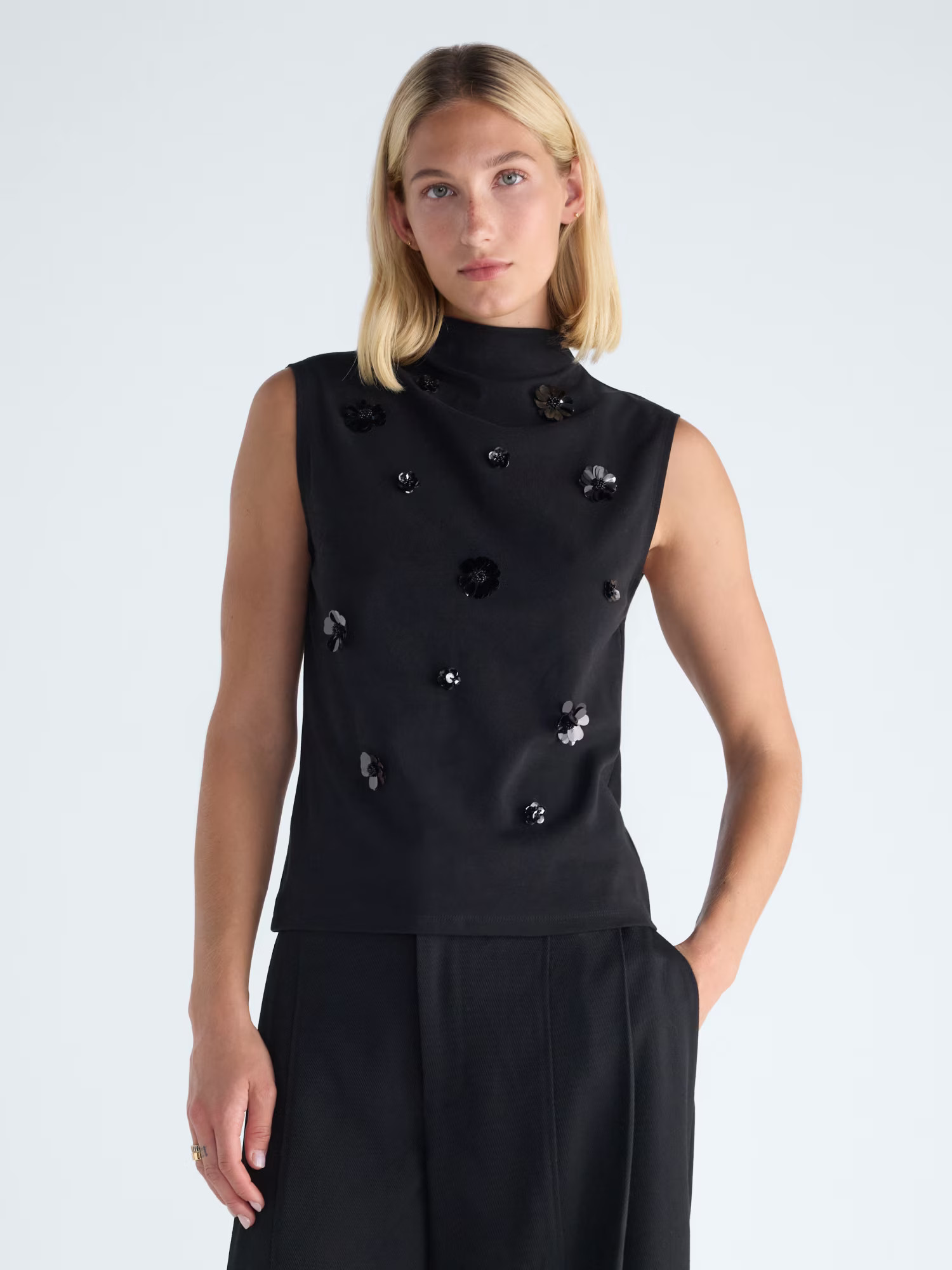 Free Assembly Women's and Women's Embellished Sleeveless Mock Neck Top, Sizes XS-4X - Walmart.com | Walmart (US)