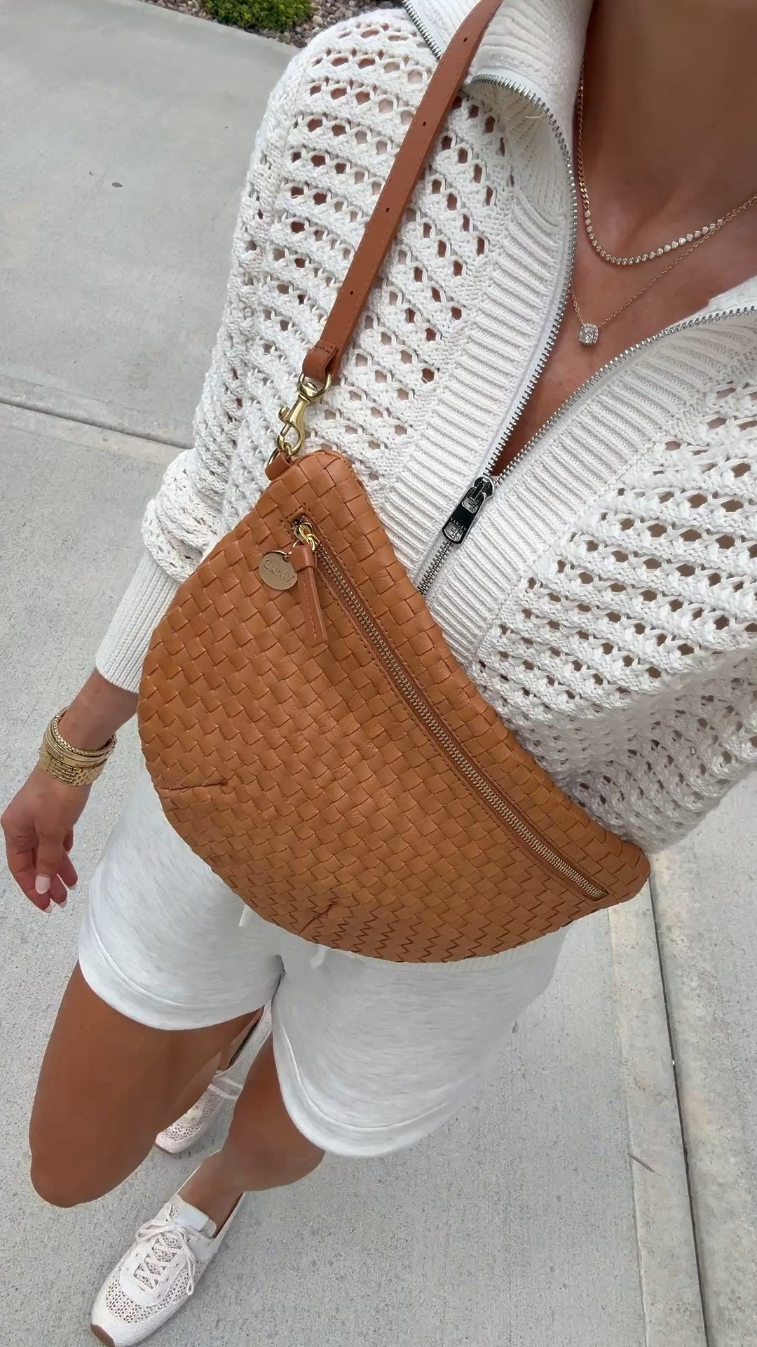 Cute casual summer outfit 

I'm wearing size xs in bottoms and small in top