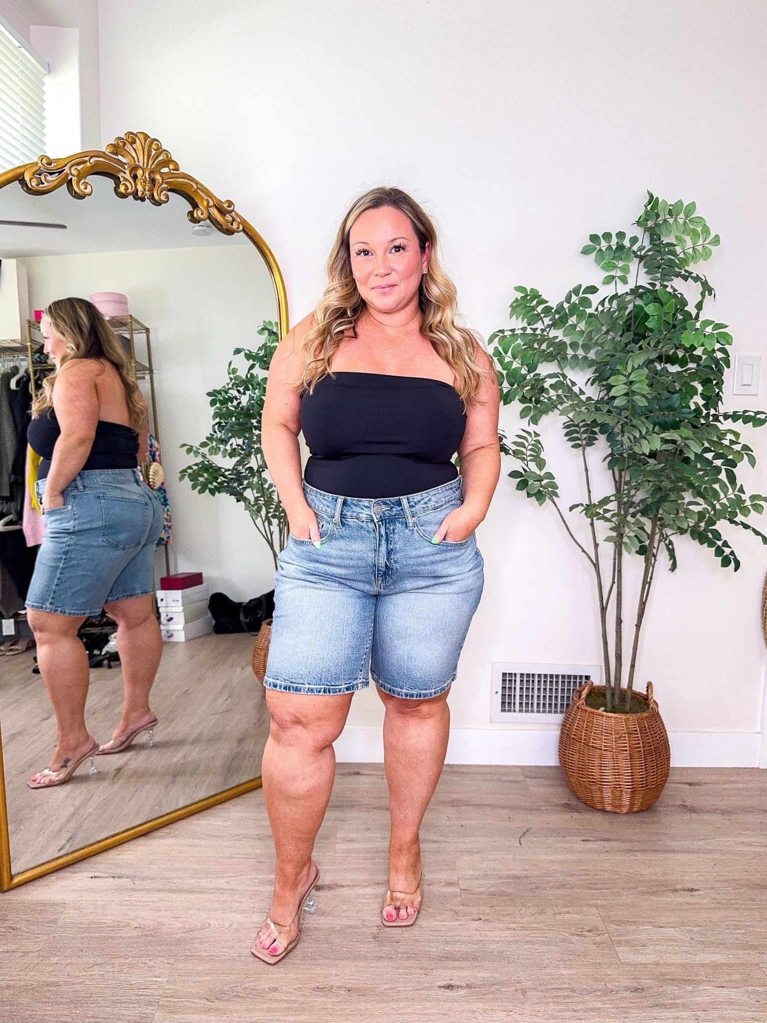 Torrid spring outfit 
Finally a pair of jorts I feel confident in! These fit like a dream! Absolutely love them! Wearing size 10/00



Spring style, summer outfits, torrid, petite style, midsize fashion, spring trends, jeans, shorts, concert outfit, spring outfit, denim shorts 

#LTKootd #LTKPetite #LTKMidsize