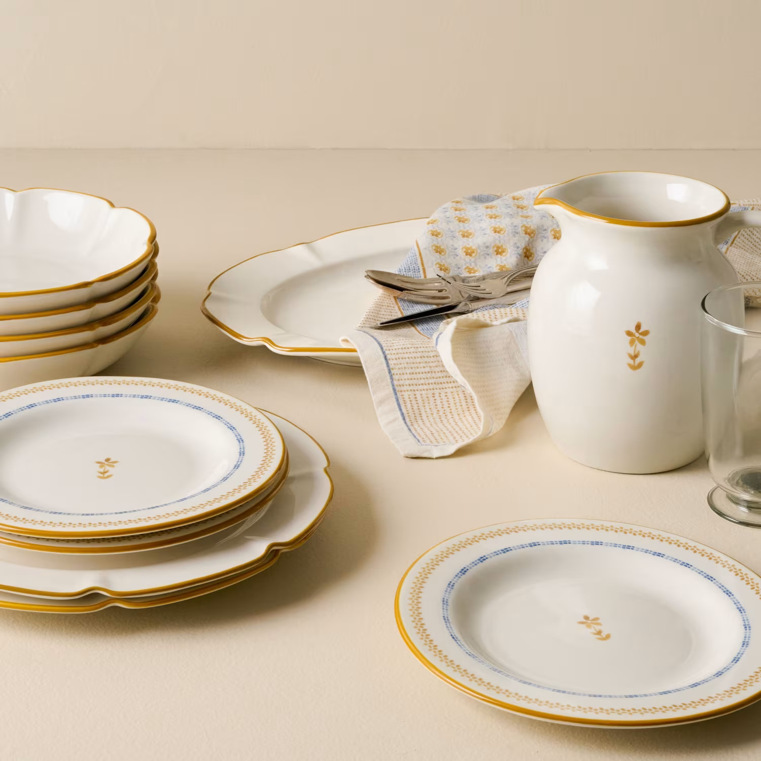 Luna Floral Salad Plate | Magnolia