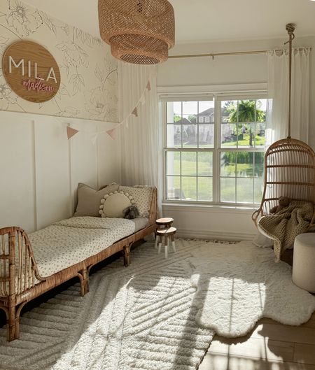 Just added this adorable vintage rose quilt to Mila's room as part of a little summer refresh. Isn't it lovely?! 🥰

Quilts are a must-have for me ✔️ They're perfect for layering, adding both texture and warmth to any space. Whether draped over a bed, or used as the main bedspread, they bring an extra touch of comfort and style. 