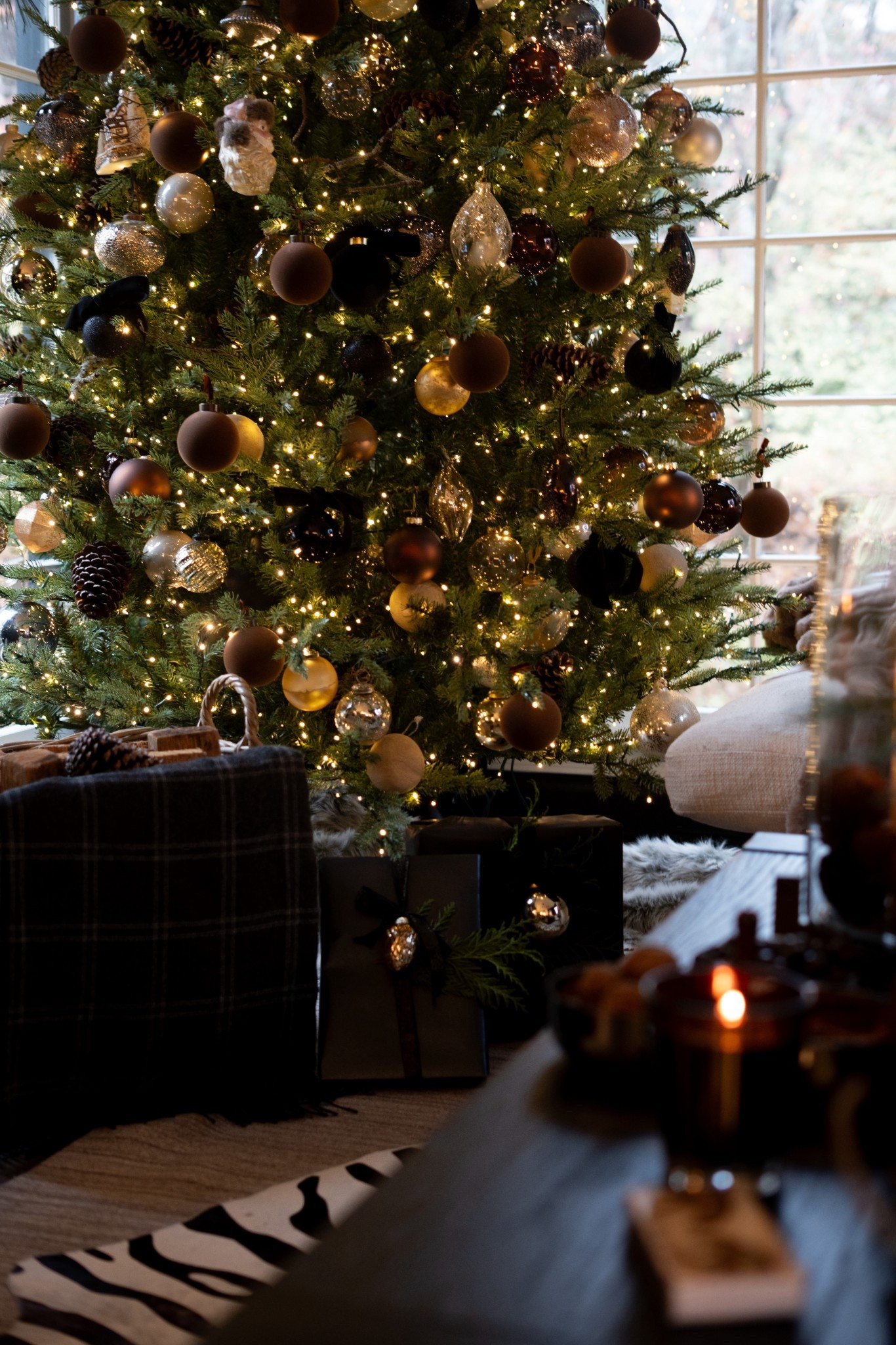 A tree that glows like pure Christmas magic—layered with bronze, black, glass, and shimmer. Cozy textures, sparkling lights, and wrapped gifts tucked beneath create a holiday moment that feels warm, modern, and beautifully collected. This is Christmas… elevated, moody, and completely enchanting. 🎄✨


#LTKSeasonal #LTKHome #LTKHoliday