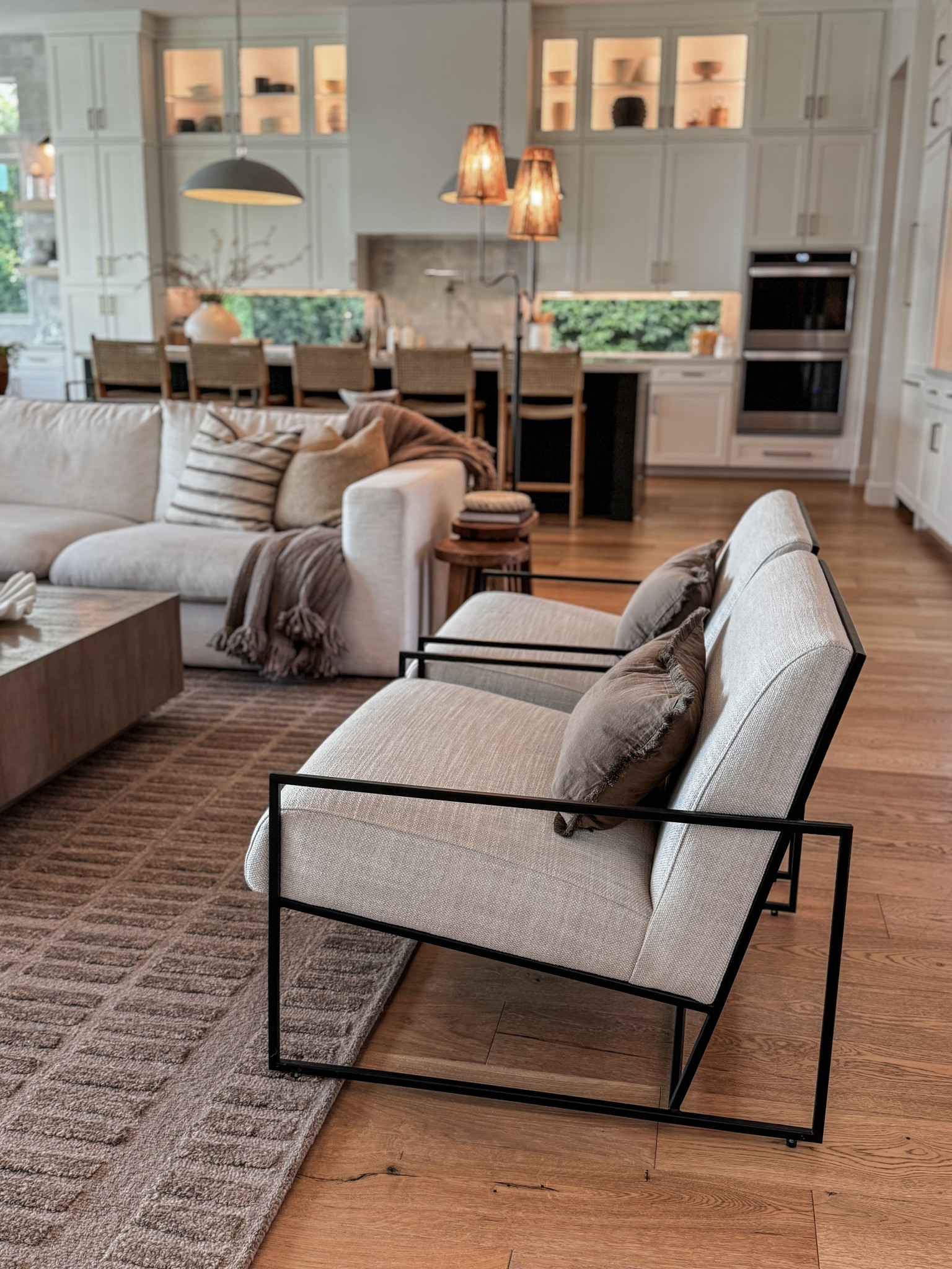 My favorite accent chairs!

Living room -accent chair-
Modern accent chair -brown area rug-neutral area rug-modern organic-organic modern-floor lamp-oversized kitchen pendant-statement lighting-coffee table-large square coffee table-kitchen stools

#LTKHome #LTKSeasonal #LTKStyleTip