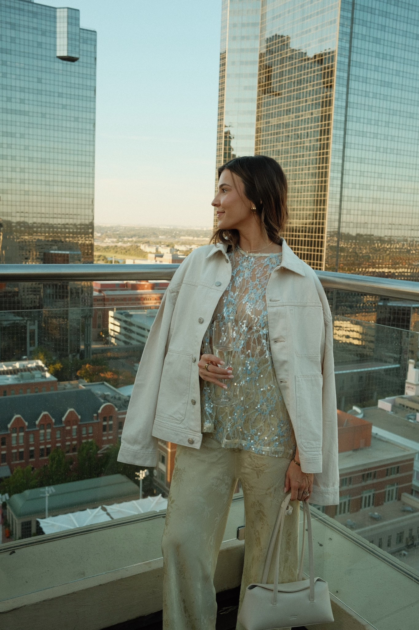 Cozy fall date night outfit!!🍸

Fall dinner date night, fall fashion inspo, evening neutrals, sequins, bachelorette party, chic city outfit 