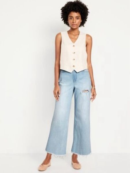 TREND ALERT
Cropped wide leg jeans and linen vest
#trends

#LTKfindsunder100 #LTKstyletip #LTKsalealert