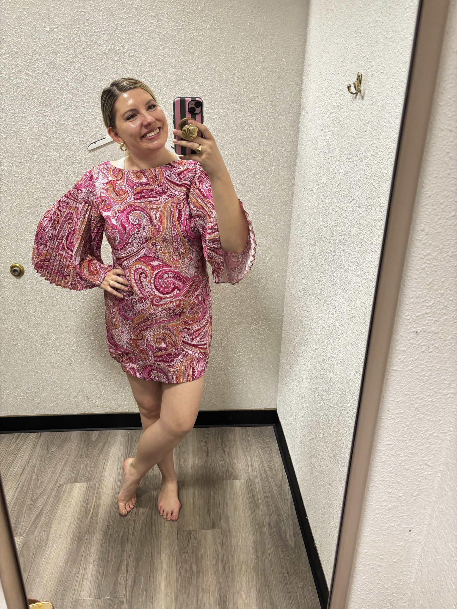 I was so pleasantly surprised by this dress. I loved the print but didn’t expect to be so wowed by the shape. It’s gorgeous, flattering and super comfy! True to size as well!

#LTKMidsize #LTKTall #LTKSeasonal