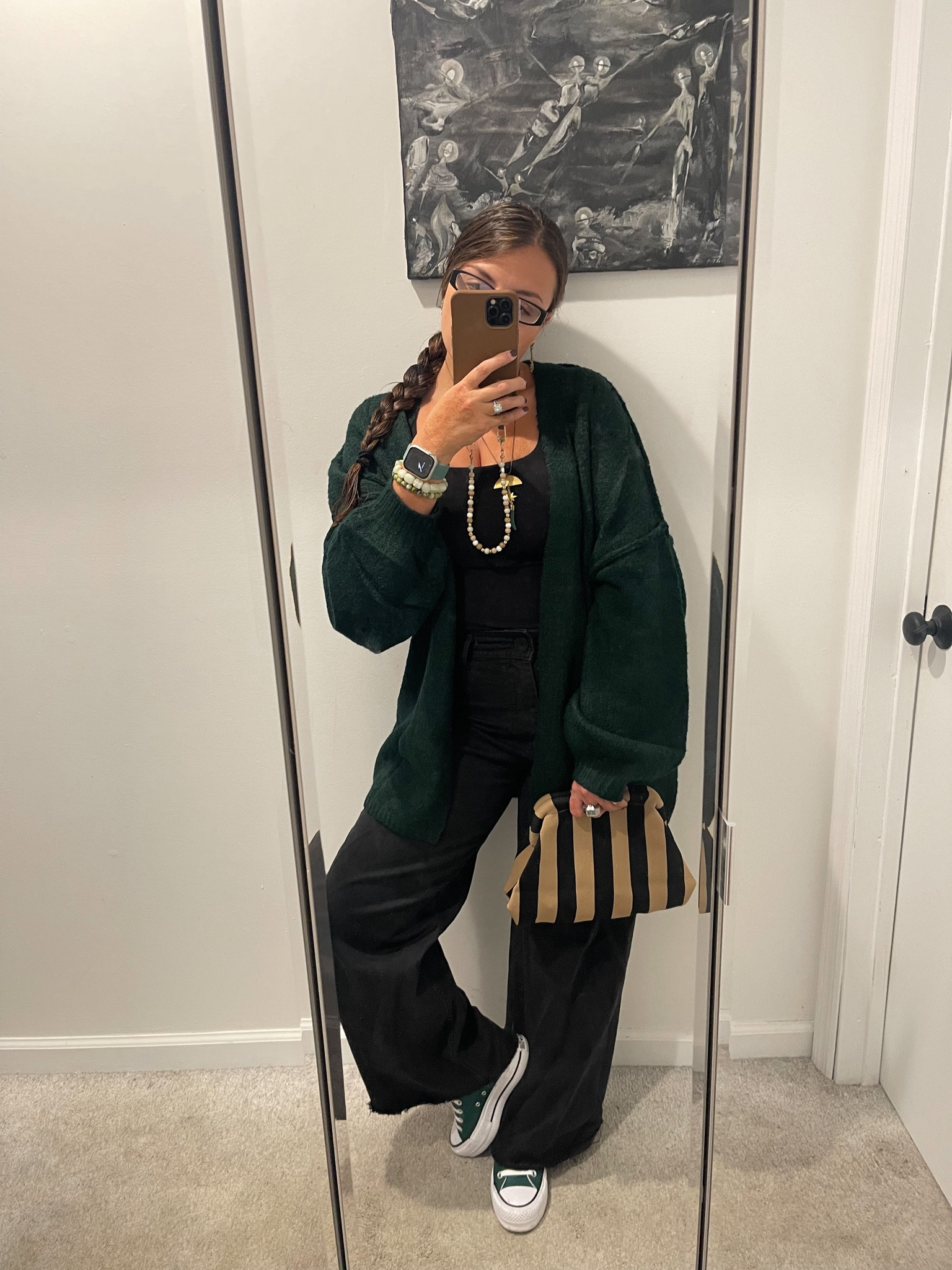 My obsession with this Amazon cardi & purse is indescribable 💚👛

#LTKStyleTip #LTKSeasonal #LTKFindsUnder100