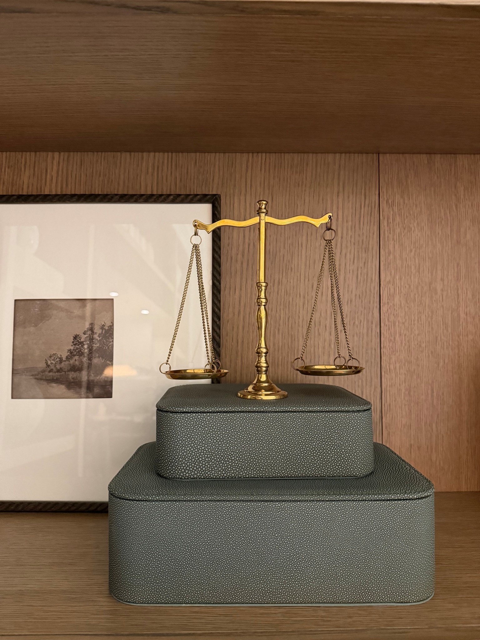 It’s all about balance 🤌🏼 so beautiful styled on a bookshelf 

#LTKHome