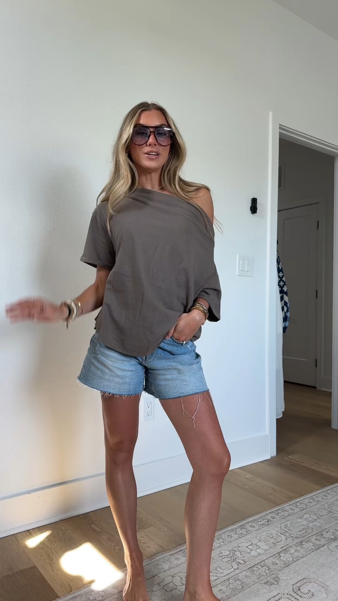 it pays to invest in your closet staples that you’re styling daily 🤭 nothing beats the perfect fit and good quality. this is my go to don’t know what to wear outfit, white tee and denim shorts. 5’4/24/xs. 

#nuuds #nuudstryon #nuudshaul #closetstaples @nuuds

#LTKootd #LTKdayinmylife #LTKgrwm