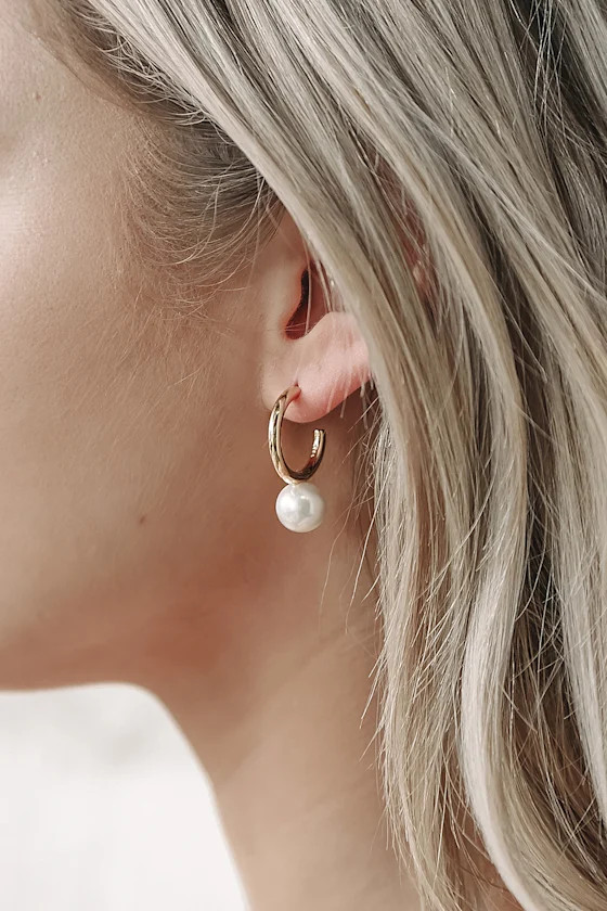 Renie 14KT Gold Pearl Hoop Earrings | Lulus (US)