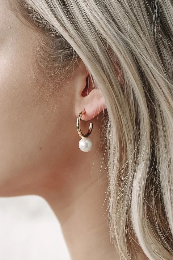 Renie 14KT Gold Pearl Hoop Earrings | Lulus (US)