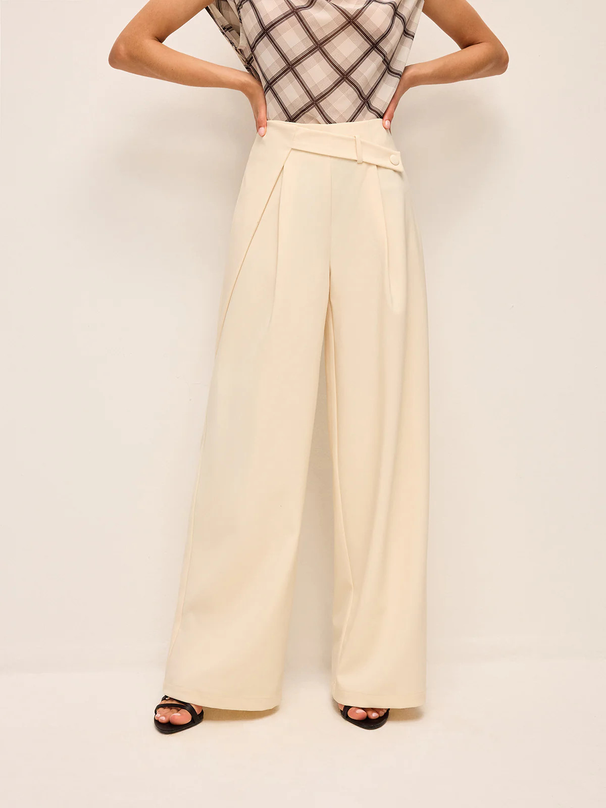 Mid-Waisted Wide-Leg Pants With Belted Detail | Commense