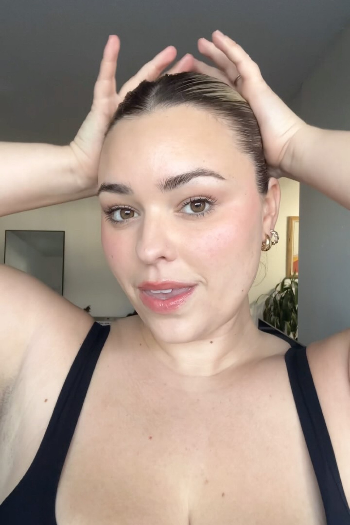 A little clean-girl makeup look to run errands in ✨ @wellpeople is by far my favorite clean beauty brand. I love getting an effortless, natural look from my makeup and knowing it’s made from clean ingredients and it’s cruelty free makes it all even better! 
•
#wellpeople #cleanbeauty #gifted #veganbeauty #cleanmakeup #cleangirlmakeup #nomakeupmakeup #curvemodel #plussizemodel #plussizeinfluencer