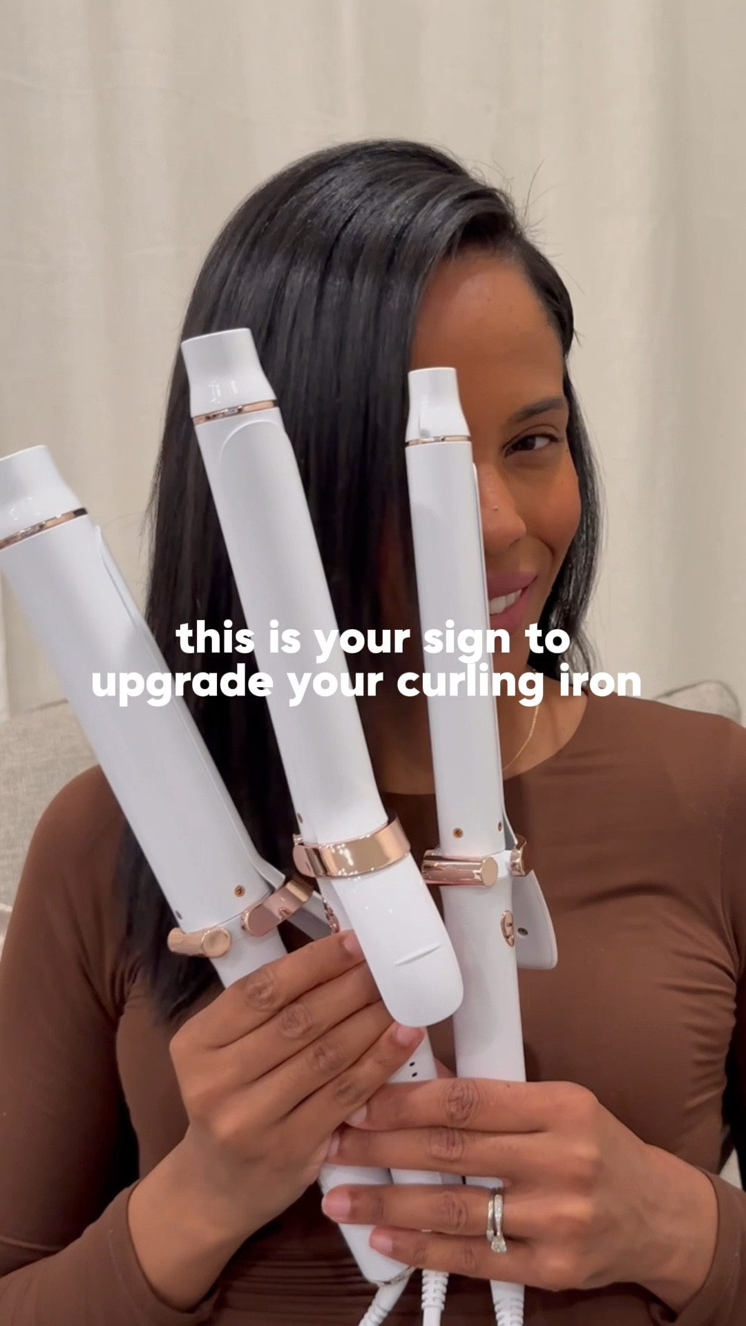 🗣️Calling all busy moms! Say hello to your new best friend, the T3 SinglePass Curl X! 💫 This lifesaver with its extra-long barrel lets you style your hair quickly, so you can spend more time with your little ones. With its ProGlide clip design, you'll have maximum control and a smooth glide, making styling a breeze even in the midst of chaos. And the best part? Those soft, healthy-looking curls and waves will stay put all day, keeping you looking fabulous from drop-off to bedtime stories.



#LTKbeauty #LTKVideo