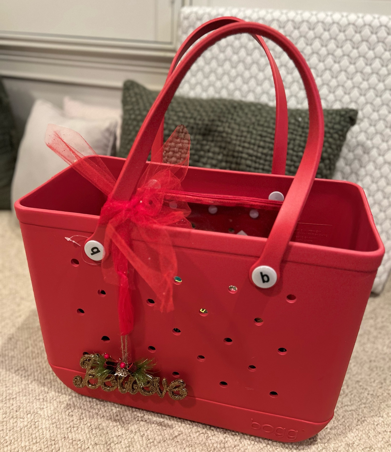 My Bogg bag is def one of my favorite Christmas gifts and will be my go to bag for everything! So much fits in here + there’s pockets on the inside 😍😍

#LTKFind #LTKGiftGuide #LTKtravel