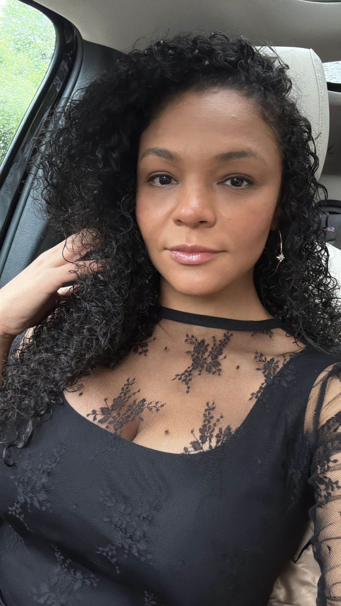 Cute date night outfit. Loved this top combo!