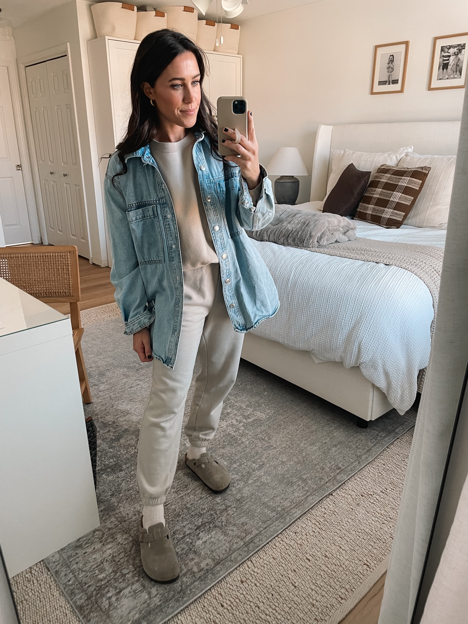 Gap sweatshirt small
Joggers XS

#LTKfindsunder50 #LTKSeasonal #LTKstyletip