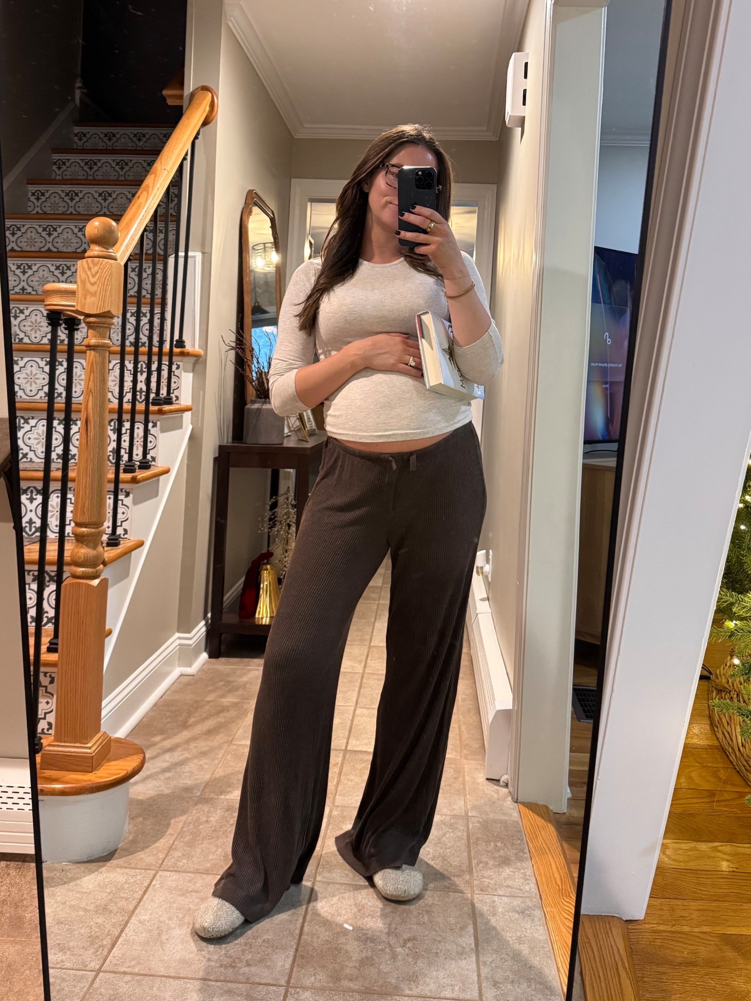 I wear these lounge pants all the time & they’re currently on sale for $15!!! I have them in a few different colors! I’m wearing size small (still works with the bump!) 

Top - size medium, code LAUREN10

#LTKFindsUnder100 #LTKFindsUnder50 #LTKSaleAlert