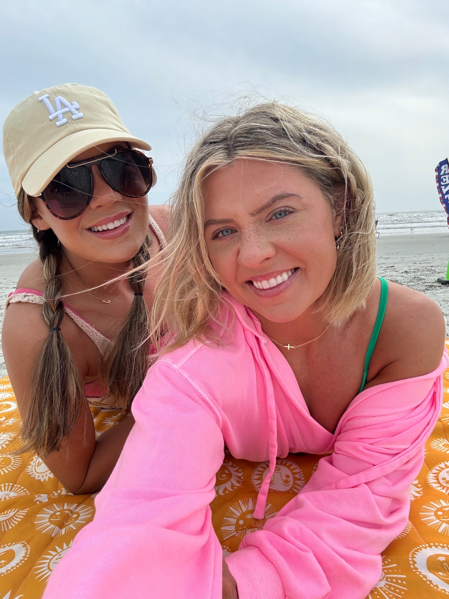 Cloudy beach day 🌥️

#LTKFindsUnder50 #LTKStyleTip