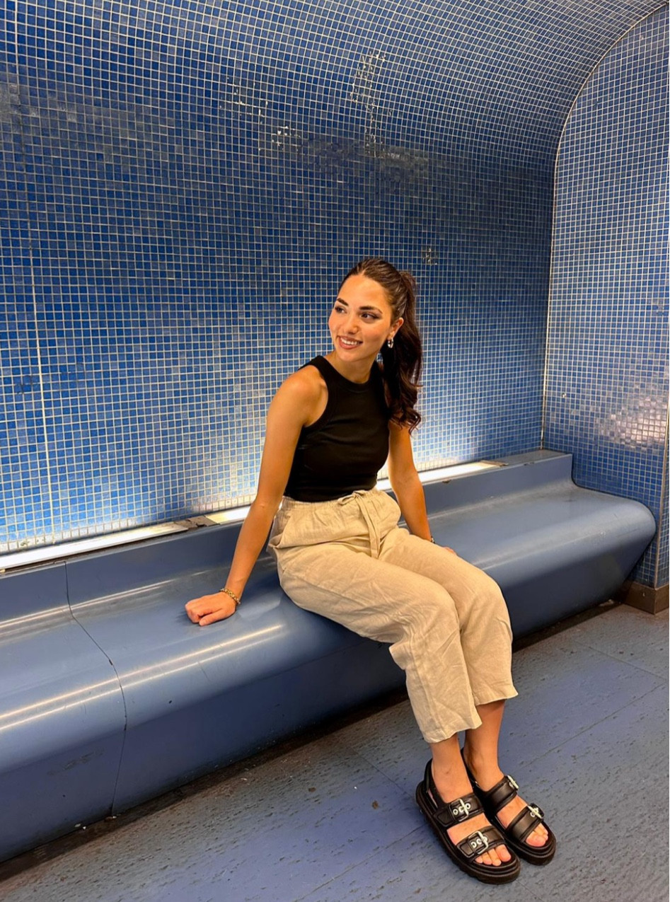 Outfit of the day

outfit inspiration, Mango, flowing straight trousers with bow, Stradivarius, padded flat sandals, black ribbed top. 

#LTKstyletip #LTKeurope