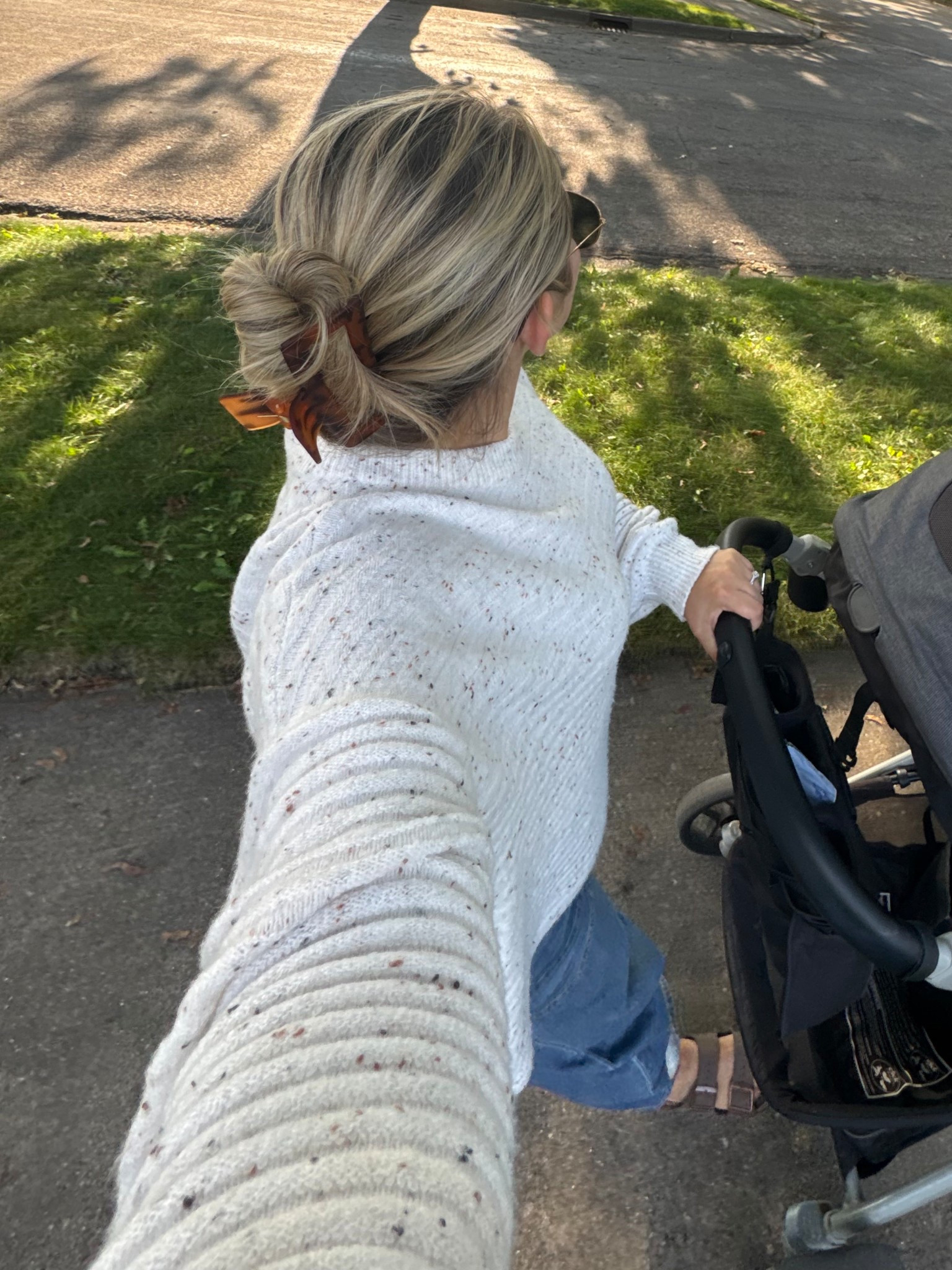 THE best sweater I’ve ever worn! Wearing a medium! #sweaterweather #fallfashion #falltransitionallook 

#LTKStyleTip #LTKFindsUnder50 #LTKSeasonal