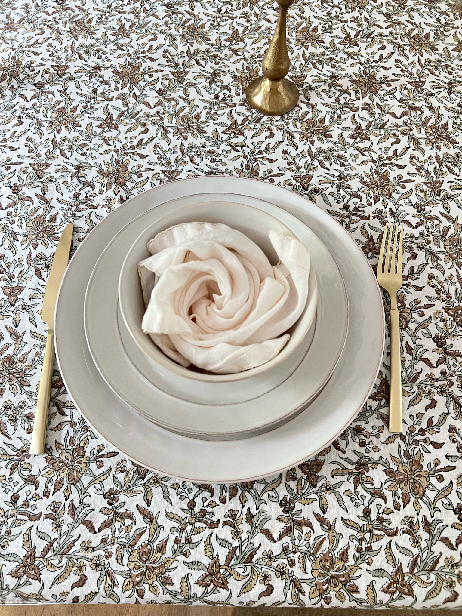 Napkin styling 


#LTKhome #LTKSeasonal #LTKstyletip