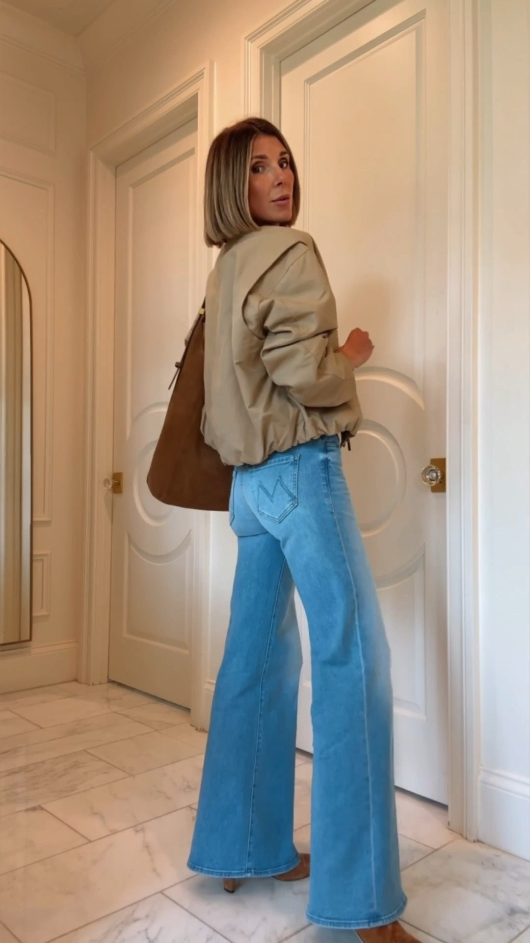 These are the jeans I recommend over and over. They hug you in all the right places, have the perfect slight stretch, and the wash is SO good. Back in stock just in time for fall!