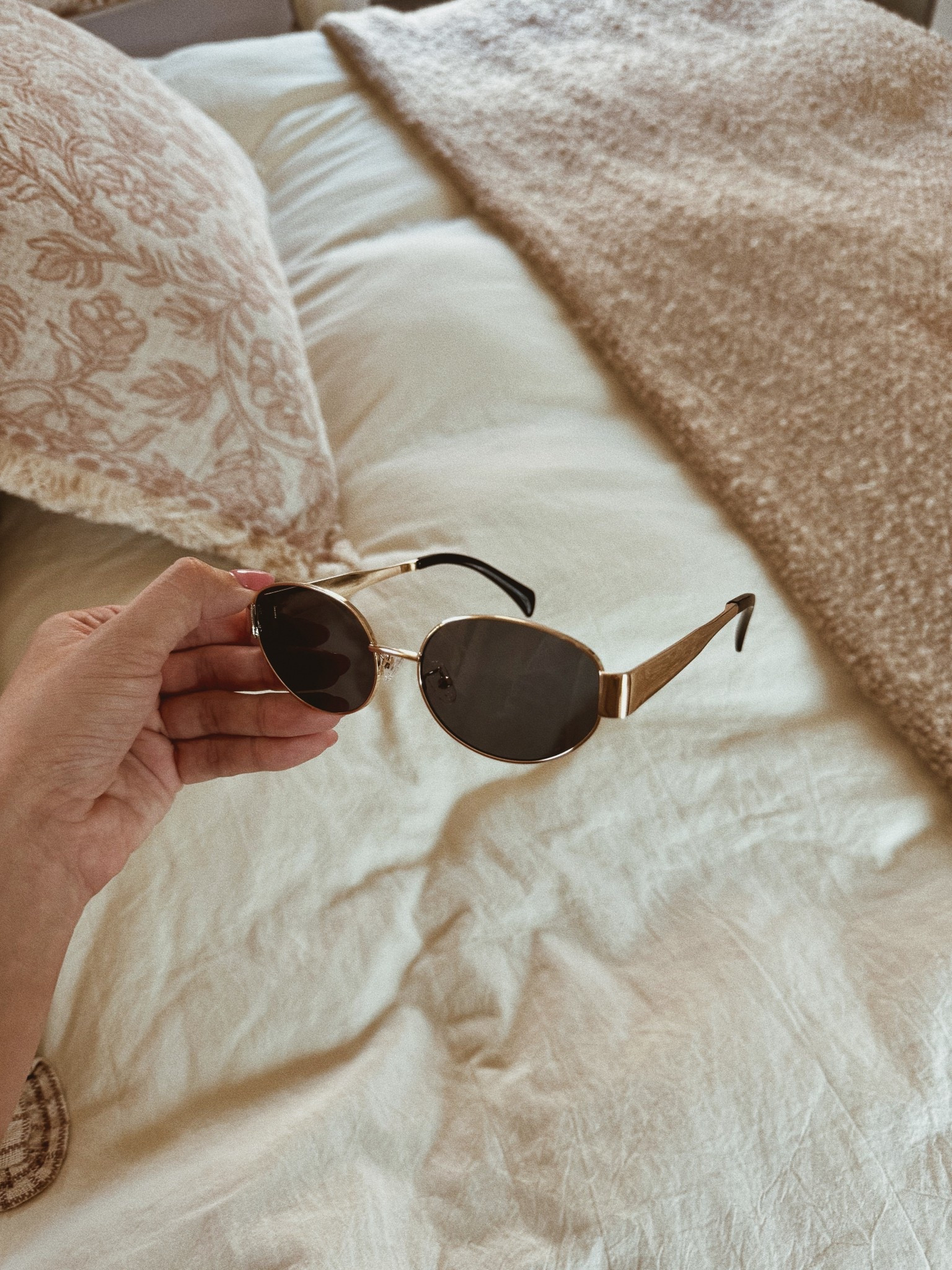 obsessed with these new Amazon sunglasses 🫶🏼

#LTKFindsUnder50 #LTKTravel #LTKSeasonal