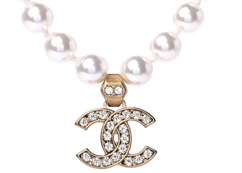 Women's Chanel Pearl Crystal CC Short Necklace 18"" in Gold | StockX