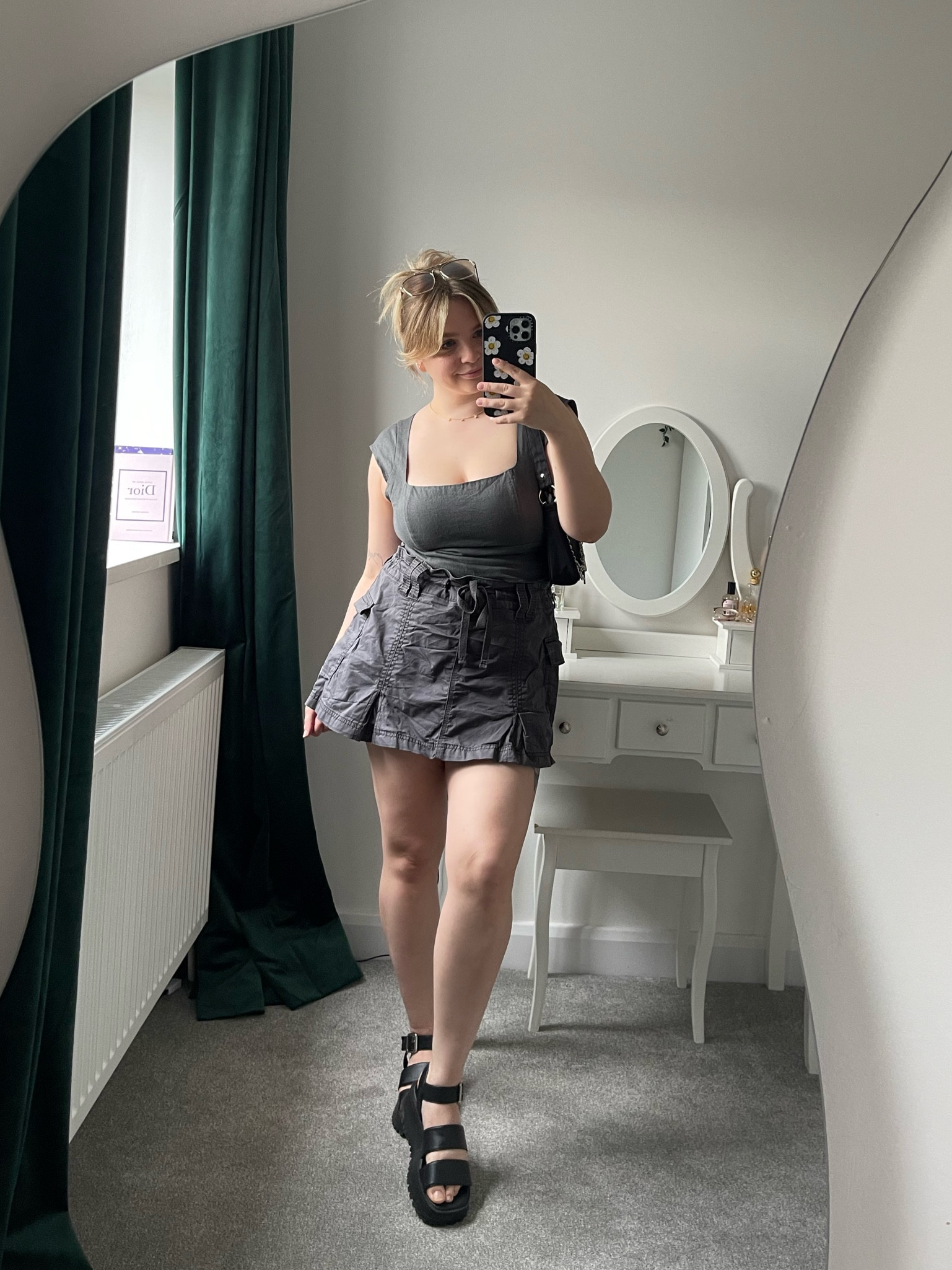 Grey on grey 🤍🖤