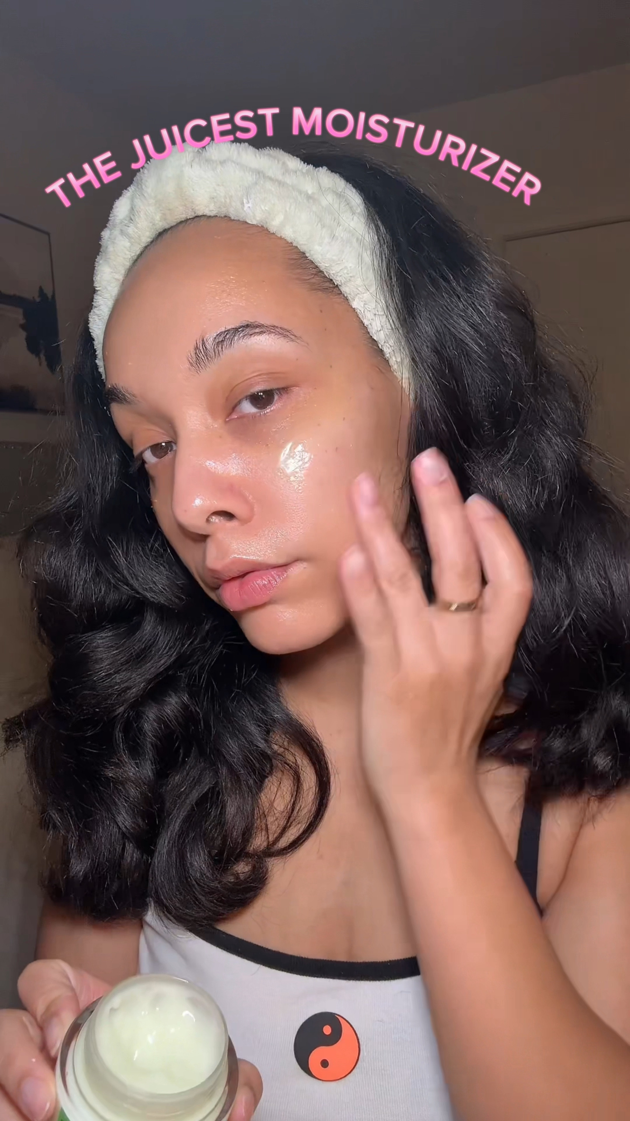 This is the JUCIEST, most HYDRATING moisturizer I have ever tried and I am in LOVE😍 #skincare #moisturizer #koreanskincare #glassskin

#LTKbeauty