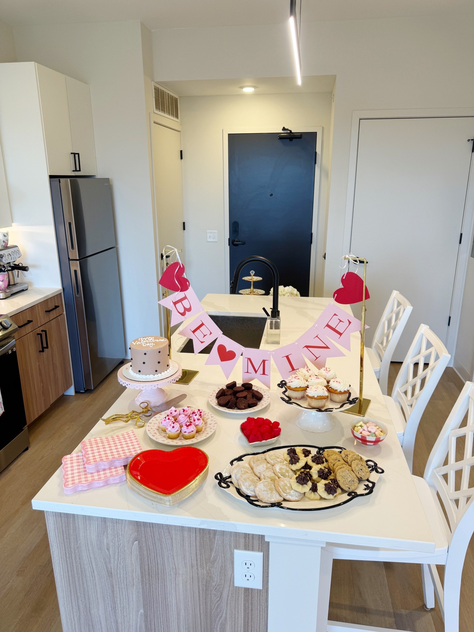 Purse hooks are a game-changer for hanging banners in your party setup! They’re such an easy, damage-free way to style your space—especially for birthdays, anniversaries, or celebrations in smaller areas. Ours are from Amazon, and they make decorating so simple and stress-free! 🎉✨