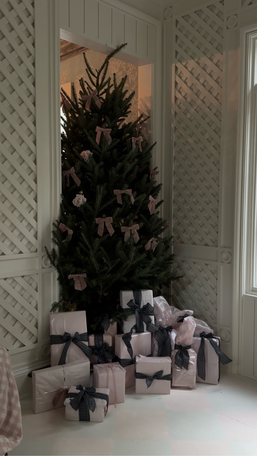 Wrapping reality and a gift idea for your teen or tween! 

#LTKBeauty #LTKHoliday #LTKGiftGuide