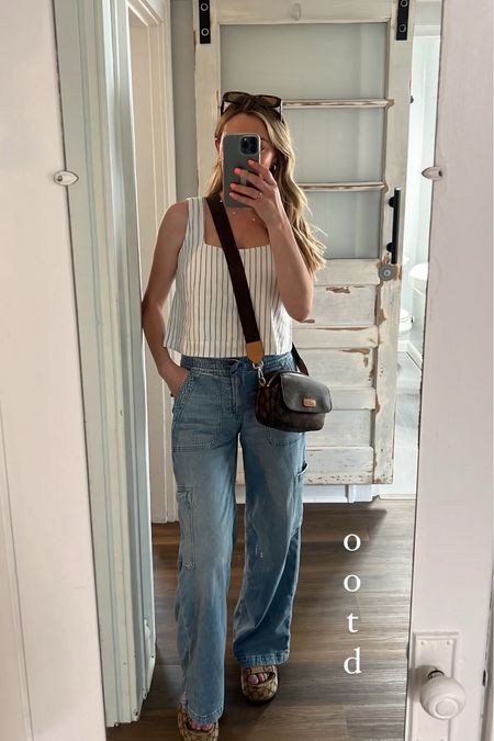 Wearing size small top & small in jeans (they do fit oversized)