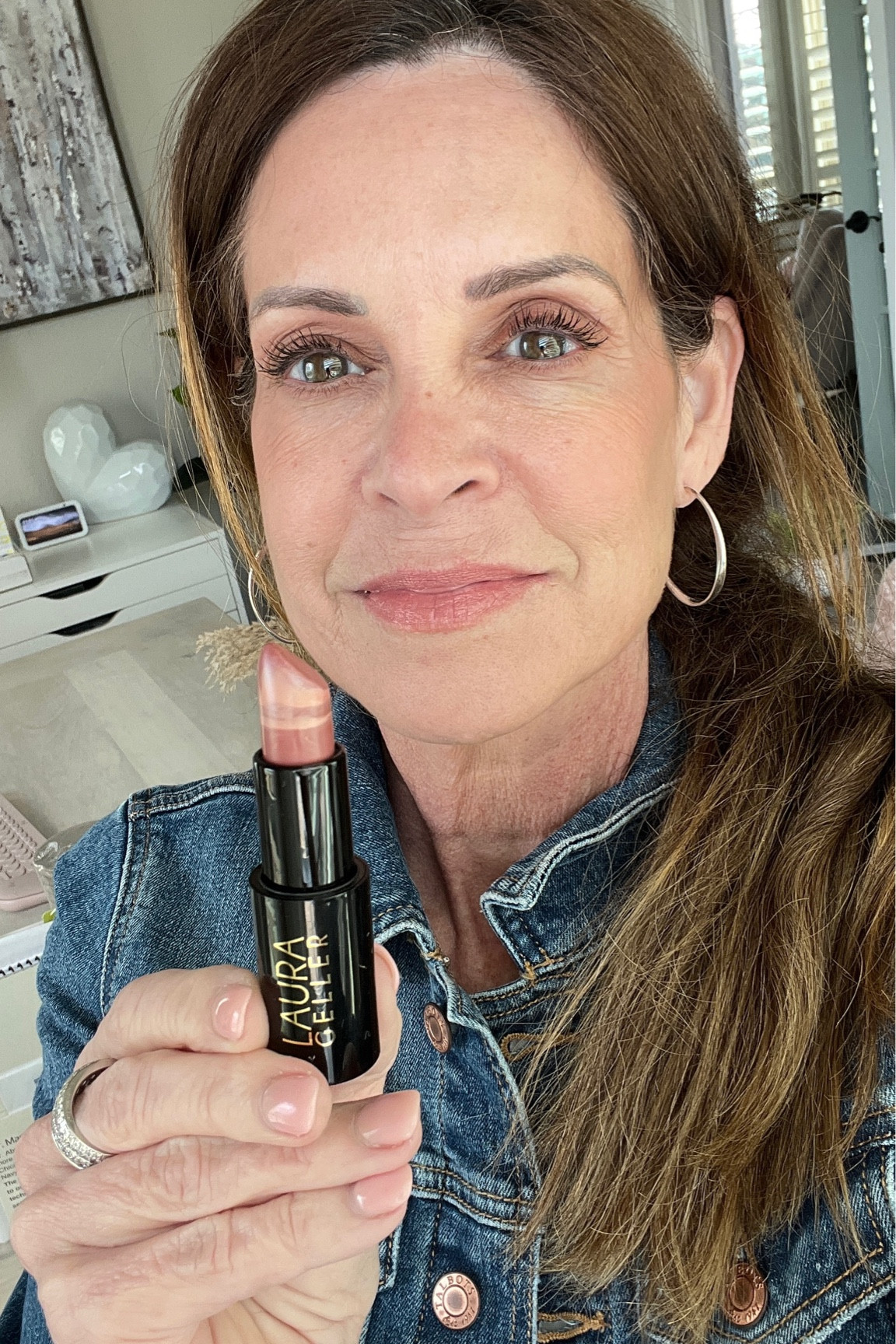 My first time trying the marble lipstick from Laura Geller. Love how the color turns out when applied. It's long wearing and feels nice on my lips. I'm wearing the shade Al Fresco which is a warm rose. These have vitamin E and castor oil to make them super hydrating for the lips.
#springmakeup #beautyblogger #productreview #lipcare

#LTKstyletip #LTKSeasonal #LTKbeauty