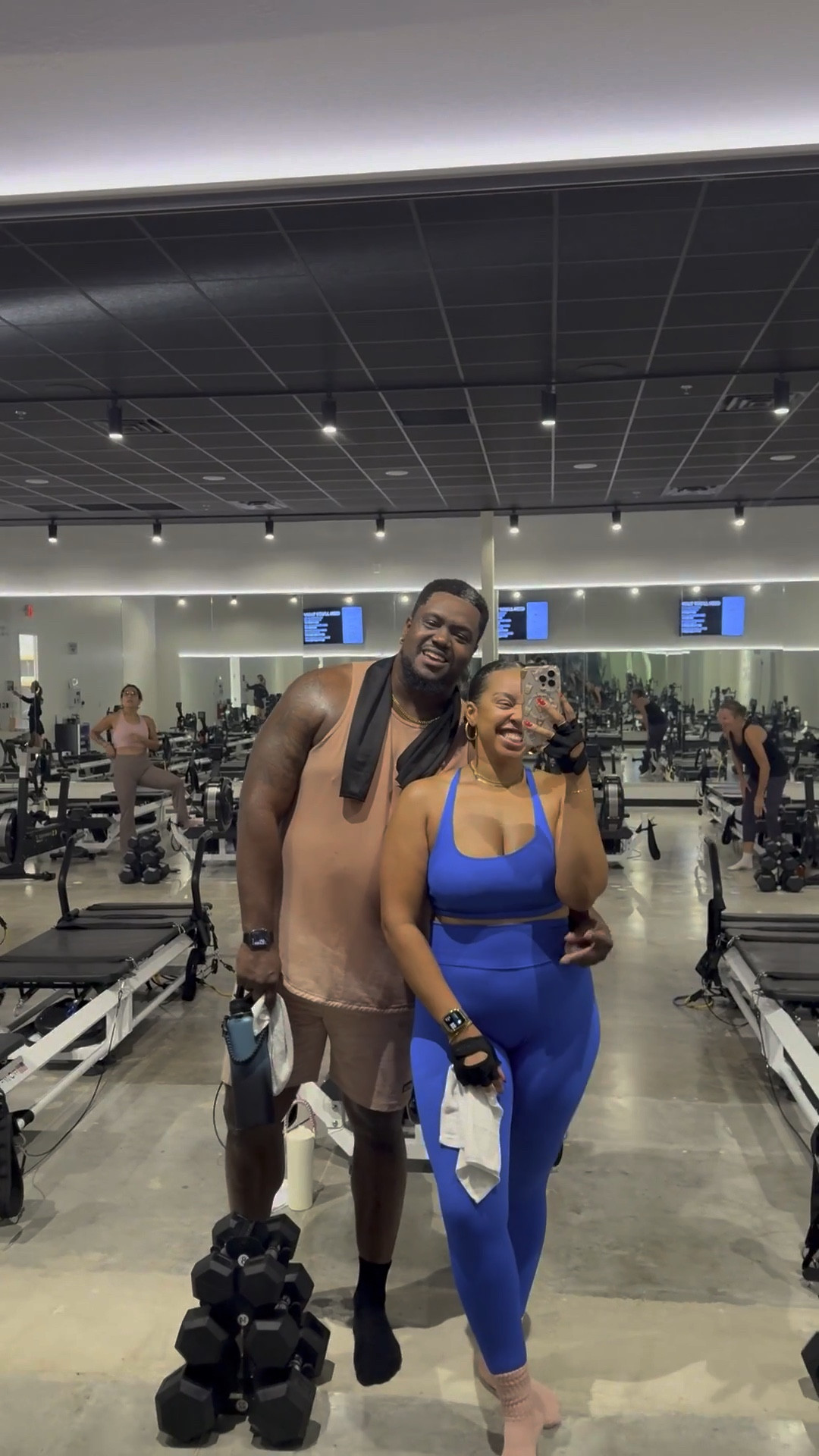 Pilates-approved OOTD ✨ Mid-size activewear (5’6” M/L 12/14) that’s chic, comfy & functional 🖤 Linked my full Pilates outfit in LTK!

#LTKFindsUnder50 #LTKActive #LTKMidsize