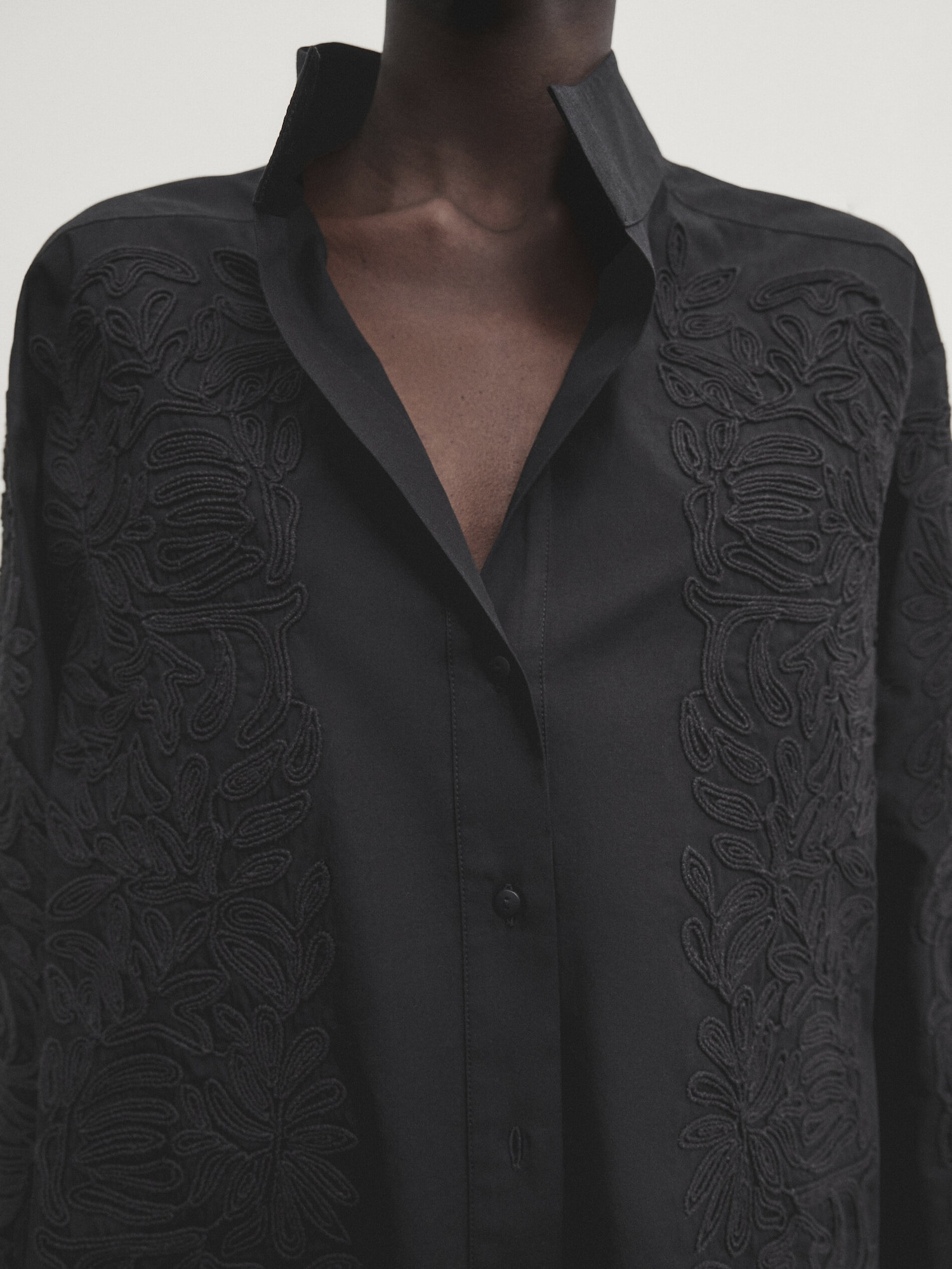 100% cotton poplin shirt with embroidered detail | Massimo Dutti US
