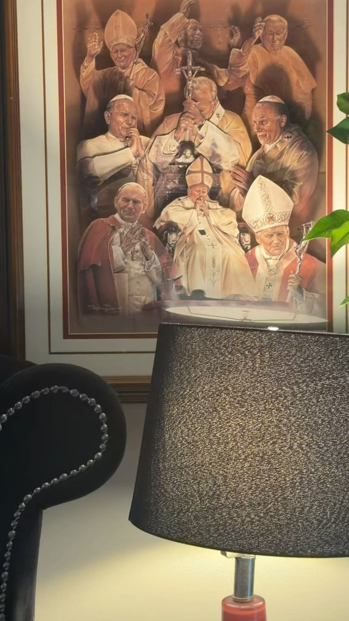 THIS ONE PIECE Made My Home Look So Expensive...
CAPTION (with built-Sometimes it's just ONE piece that brings everything together
ladded
this beautiful framed wall art and instantly my space feels more elevated, peaceful, and put together. If you love affordable luxury home decor,
statement wall art, and creating a classy home on a budget — this is your sign to invest in pieces that truly transform your
space
Shop my finds here: https://
www.shopltk.com/explore/
nothinglikesweet_t


#LTKvlog #LTKstorytime #LTKHome