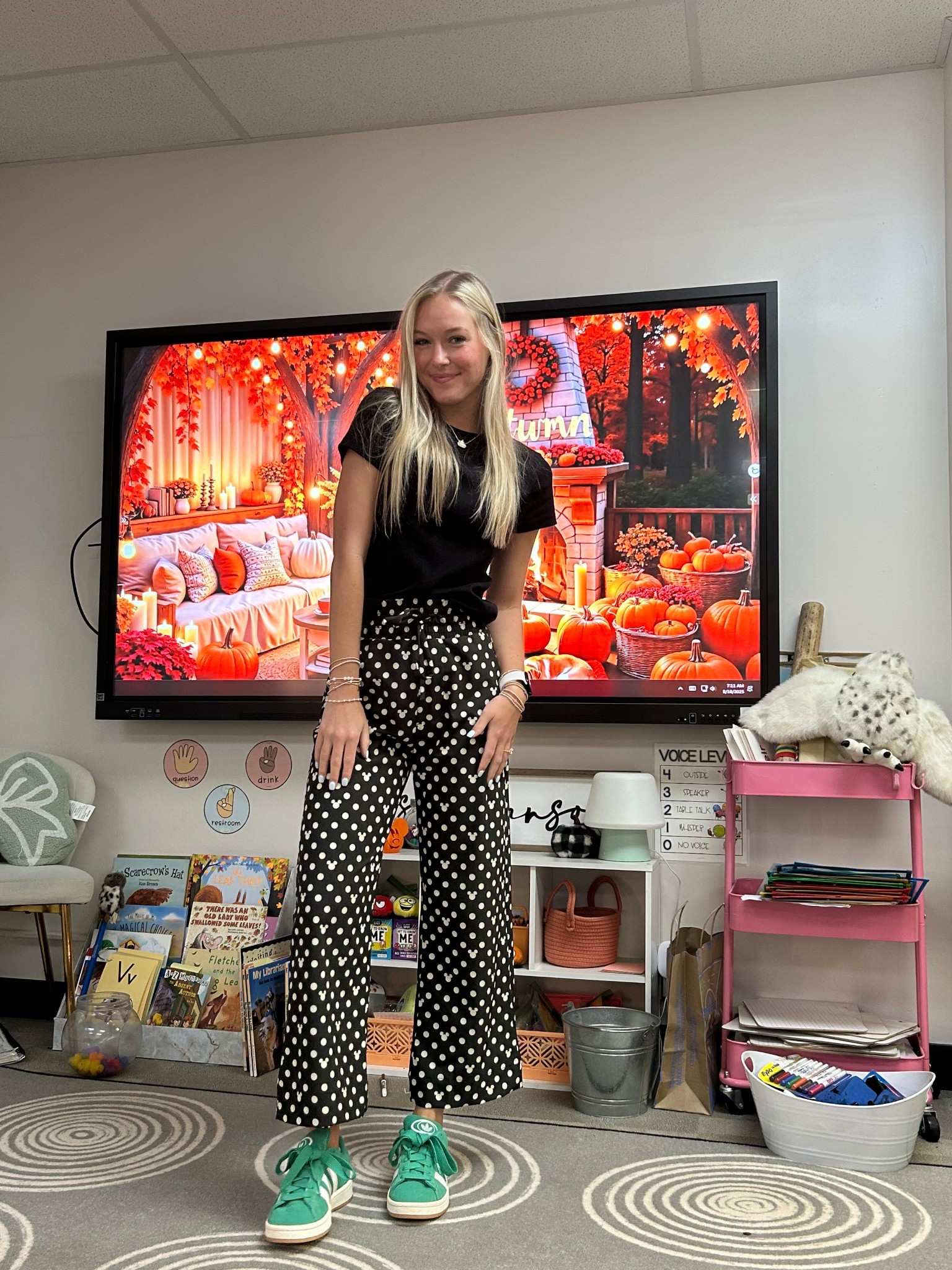 Albion fit pants, black old navy tee, and colored sneakers for a comfy ootd! #teacheroutfit