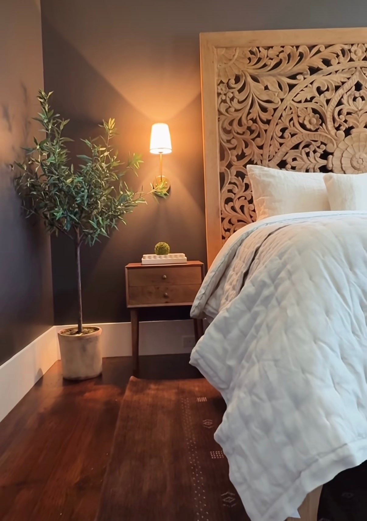 Cozy Bedroom 🤎

#home
#bedroomdesign

#LTKHome #LTKdayinmylife #LTKmorningroutine
