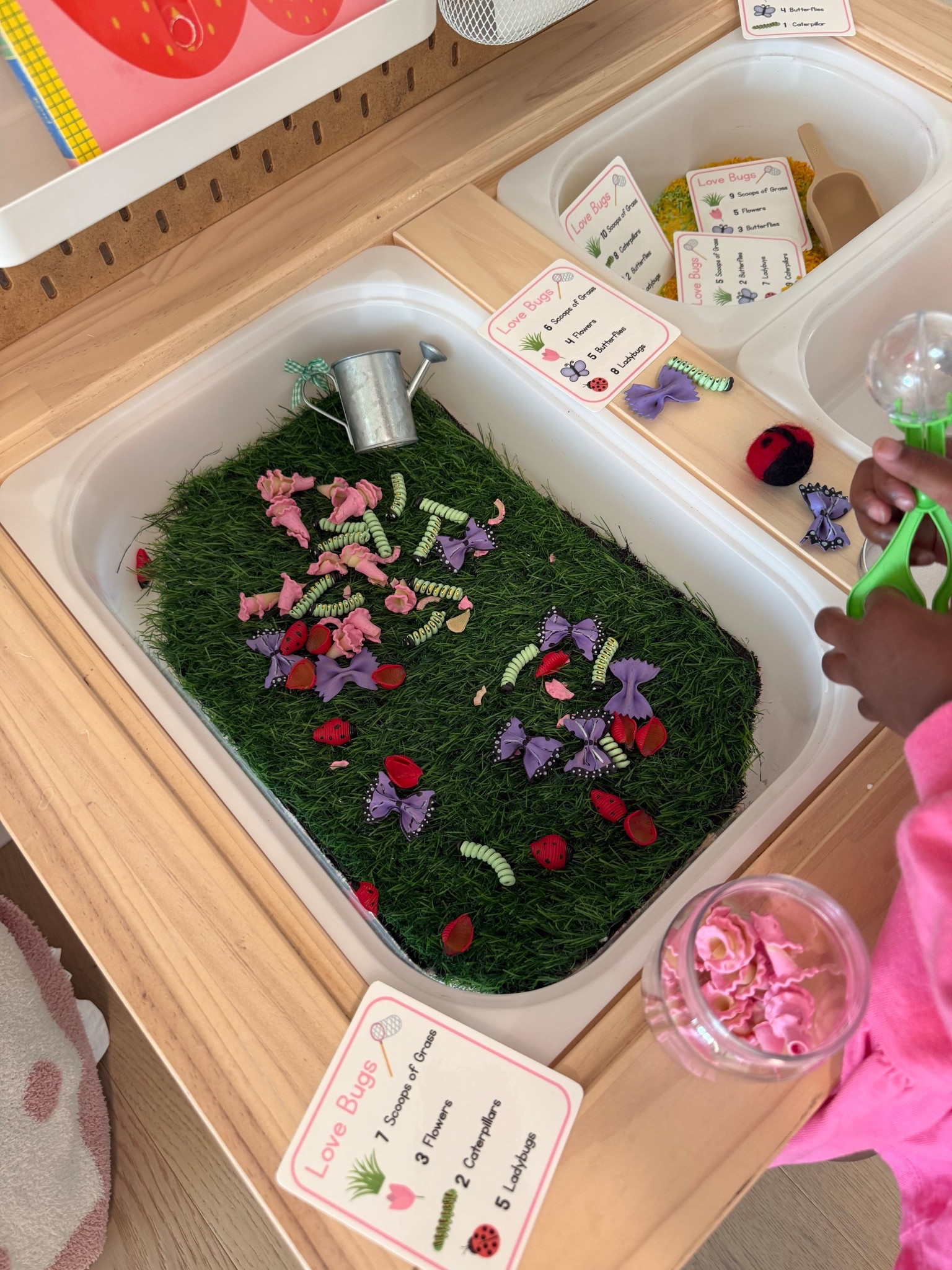 Love bug sensory bin 🐞🎀🐛🤍

#LTKKids #LTKmomlife