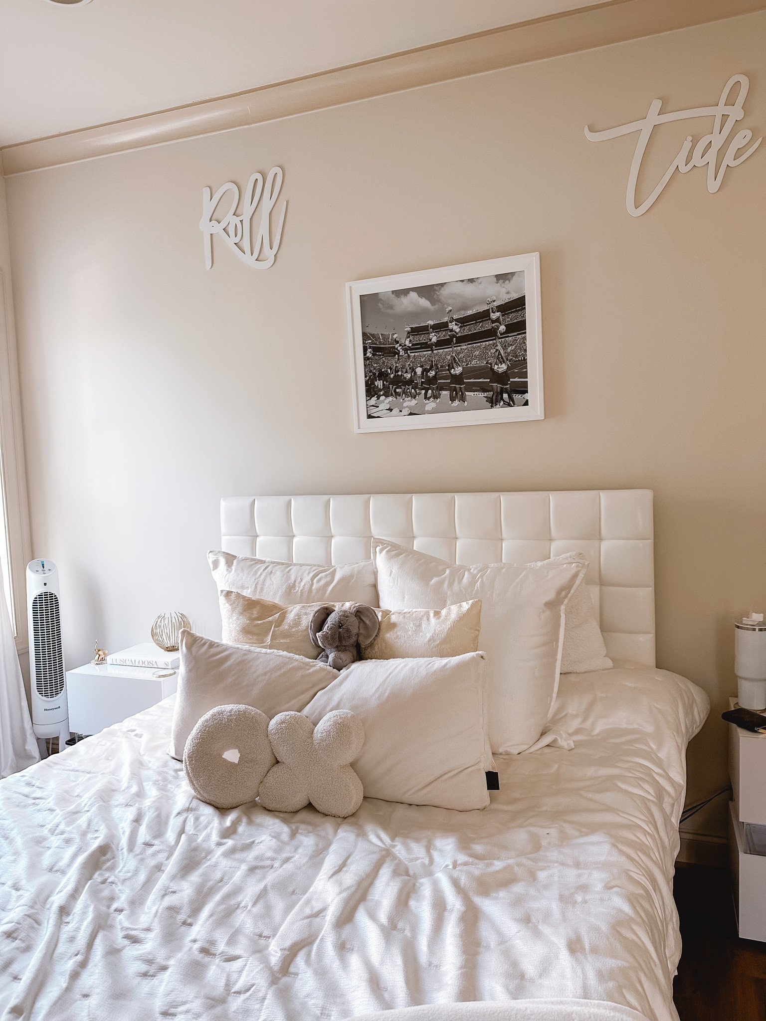 bedroom set up for senior year! obsessed is an understatement! most items on sale 


#LTKBacktoSchool #LTKSale #LTKhome