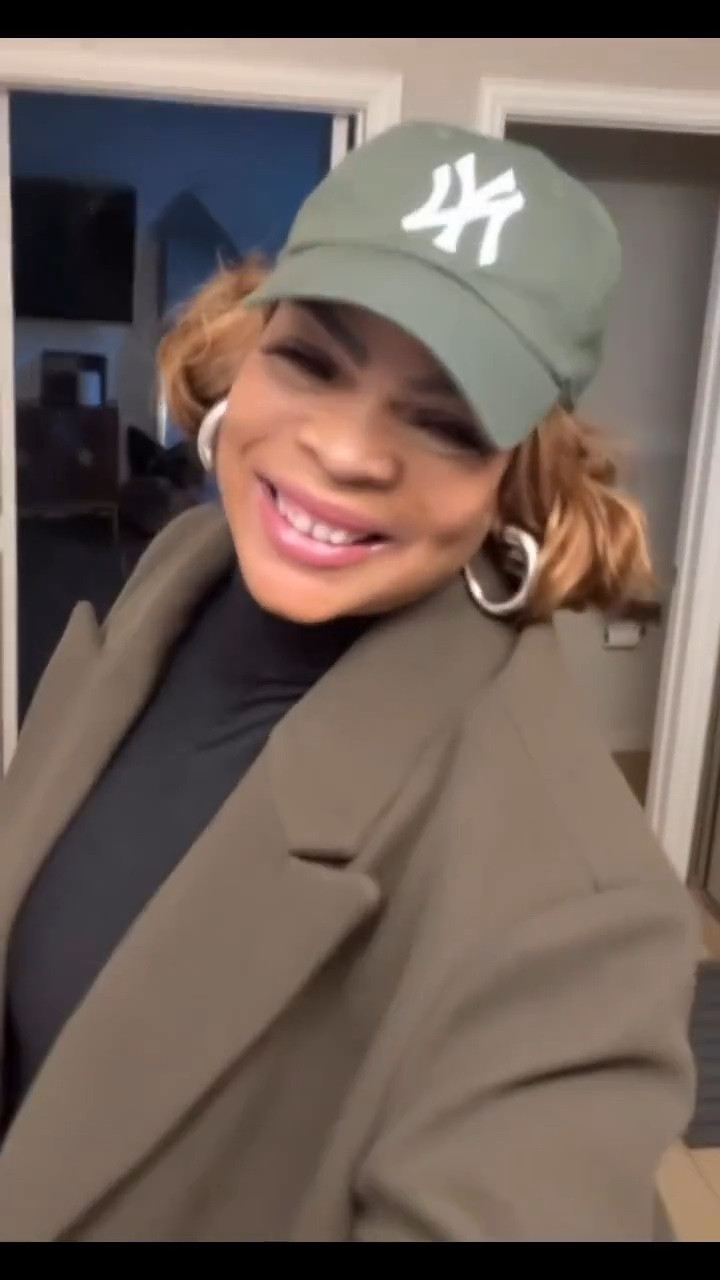 A little this and a little that. #dillydally #coldweather #fallstyle #smellgood #outside