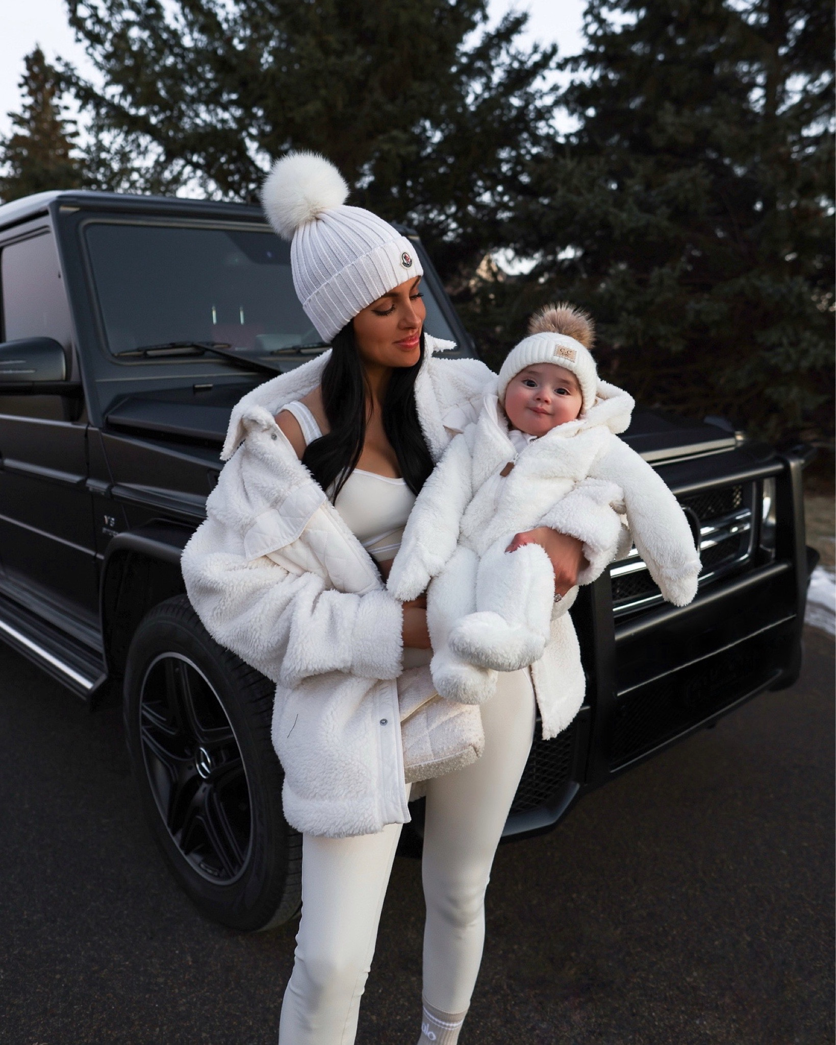 Winter casual outfit ideas
Mommy and me
Alo yoga set wearing an XS
Alo Yoga sherpa jacket wearing an XS
New Balance sneakers 
Carter’s white teddy bear jumpsuit on sale now!



#LTKFindsUnder100 #LTKFamily #LTKBaby