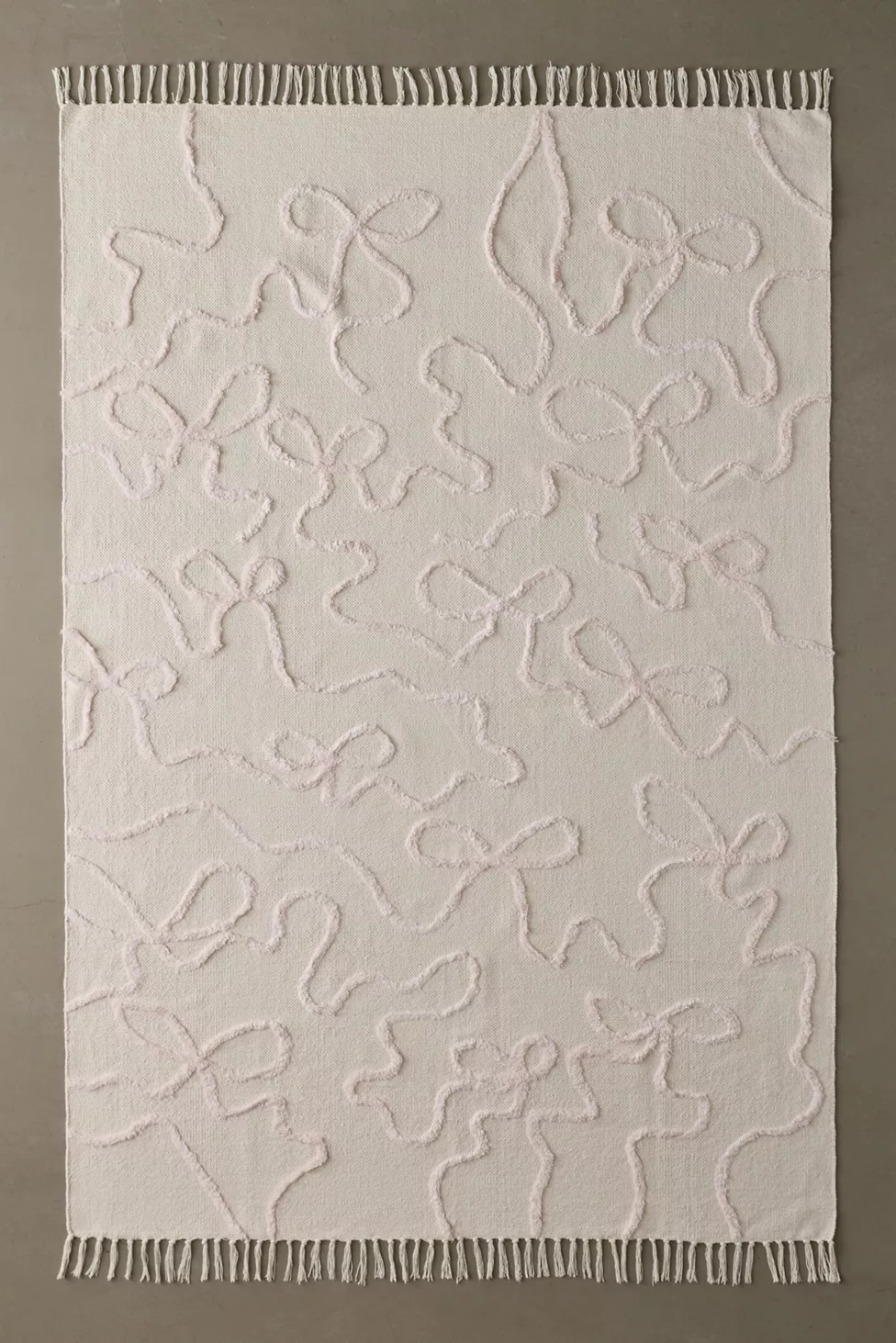 Wild Bows Hilo Tufted Rug | Urban Outfitters (US and RoW)