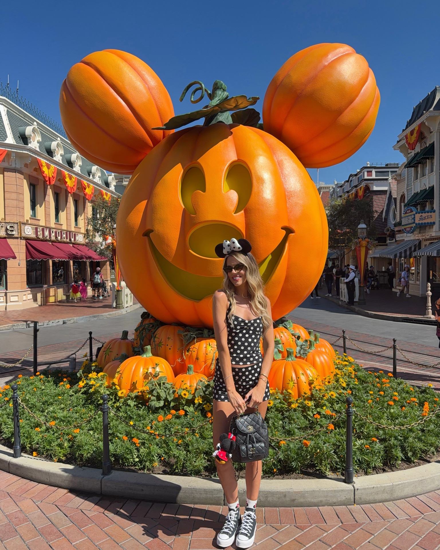 34 at the happiest place on earth 🎂🏰🎃

wearing an XS in this cute matching set! my ears are also $9 and linked!

#LTKdayinmylife #LTKootd