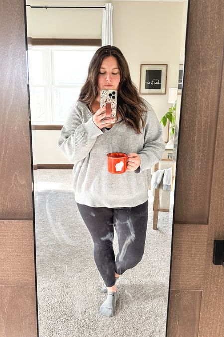 Friday is HOME DAY. We stay home and just catch up on all the things. 

Fave comfy bra, sweater and leggings today. Because it’s HOME DAY! 

Can you tell I love home day?! 

🩶

#LTKmidsize #LTKSeasonal #LTKfindsunder50