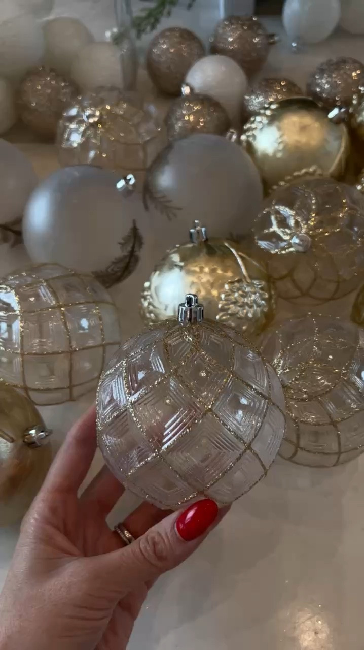 Obsessed with these Christmas tree ornaments! They’re so beautiful and shatterproof 🤩 

Christmas tree ornaments, Christmas decor, holiday decor, Christmas ornaments, gold ornaments, sparkly ornaments, shatterproof ornaments, ornament set, Walmart finds, Walmart home, Christine Andrew 

#LTKHoliday #LTKHome #LTKVideo